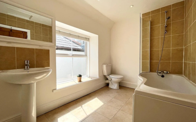 Spacious 5 Bed House Close to Seafront Penzance