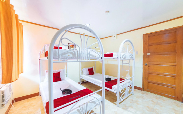 RedDoorz near Golden Sarok Shrine