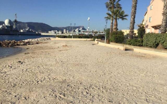 Apartment With 2 Bedrooms in Saint-mandrier-sur-mer, With Wonderful se