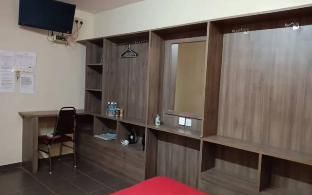 OYO 91040 Hotel Ezi Inn