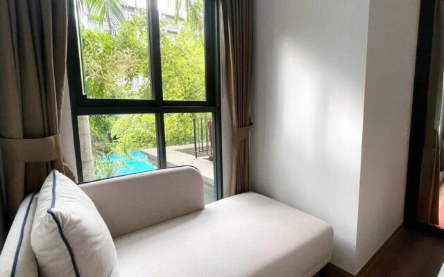 La habana 54 with large balcony and pool view!