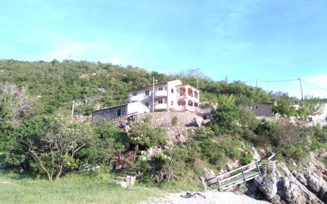 Dora Apartment