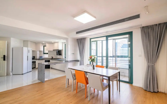 Tyms 4BR 2BA Apt Novel Garden