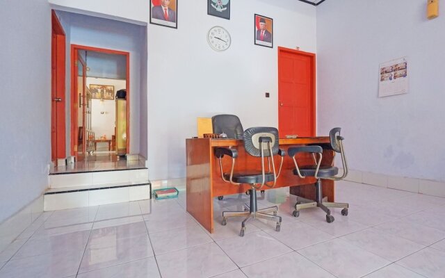 Hotel O Wisma Arwini Syariah Near Benteng Balangnipa