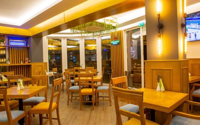 Отель Crema Residence