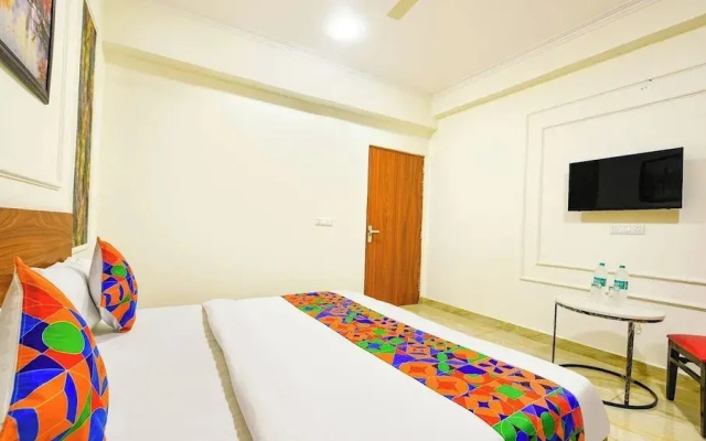 Hotel Golden Petals