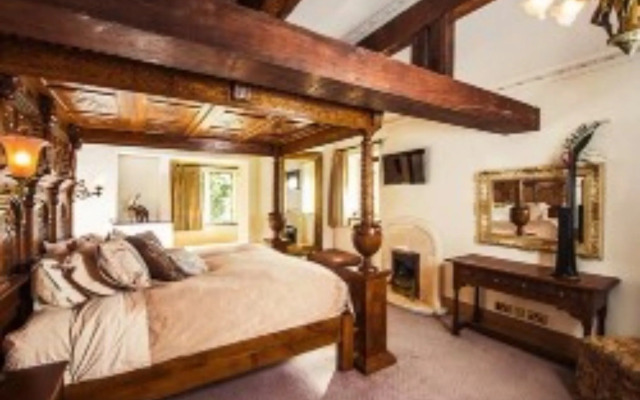 The Saddleworth Hotel