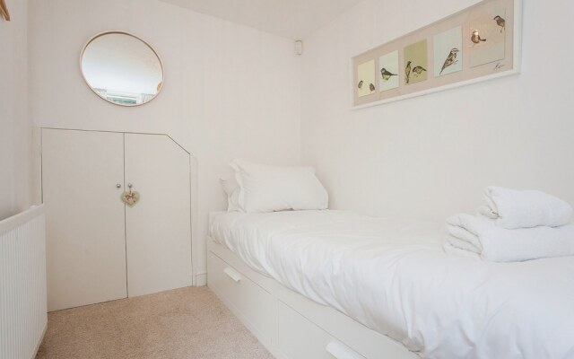 Modern 2 Bed Garden Flat, St Johns Wood