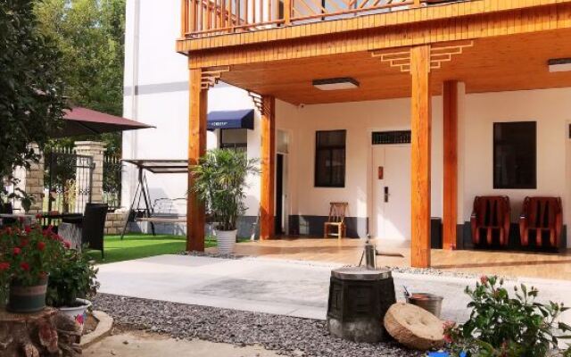 YiJiang ChunShe Guesthouse