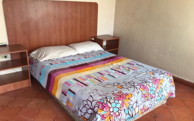 Lomas Apartments & Private Rooms