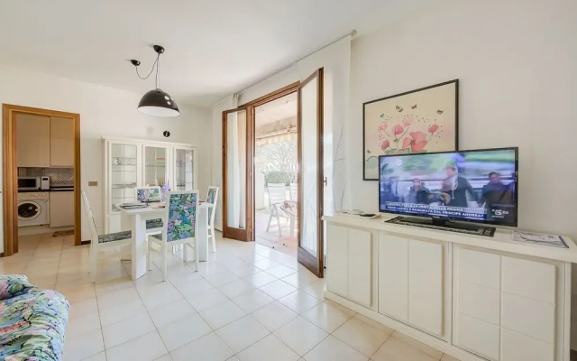 Lella Apartment Front Beach Garda lake