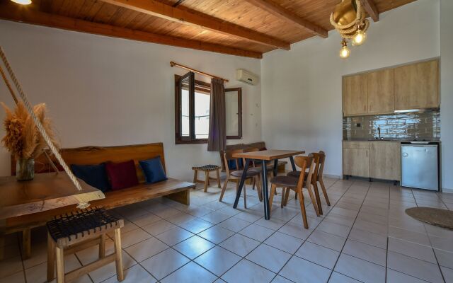 Iraklis Studios & Apartments