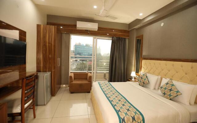 Hotel Starex Opp. Artemis Hospital