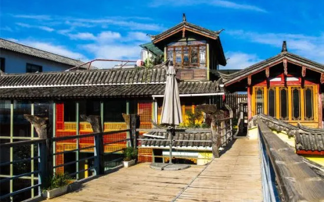 Yixing Thatched Cottage Inn (Lijiang Old Town Dashuiche Branch)
