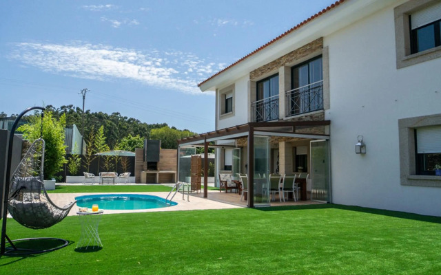 Villa con piscina a pie de playa