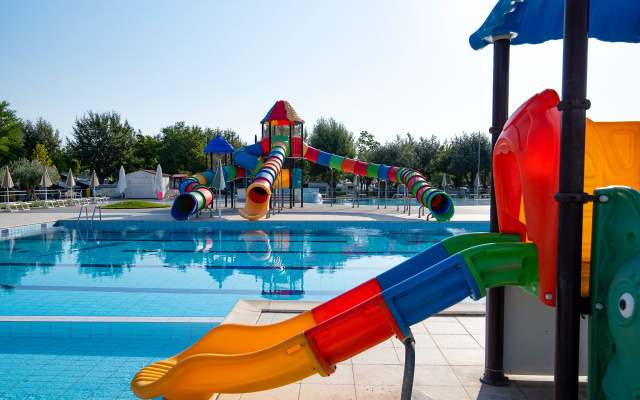 Club Del Sole Stork Family Collection