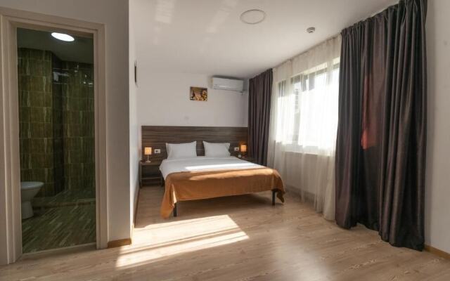 Bliss Hotel and Apartments