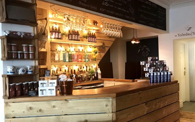 Seabreeze Restaurant with Rooms