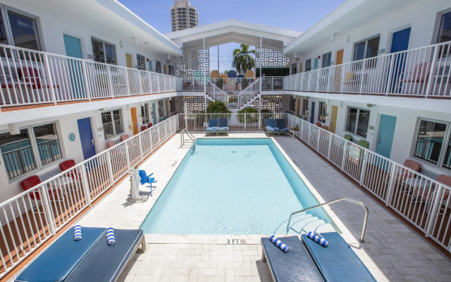 Waterside Hotel and Suites