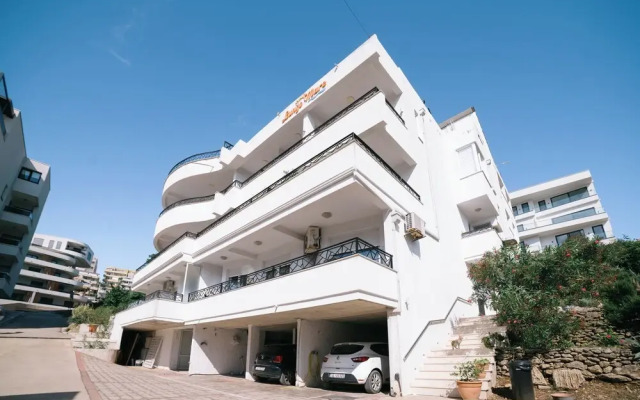 The Rooftop Apartment with Sea view