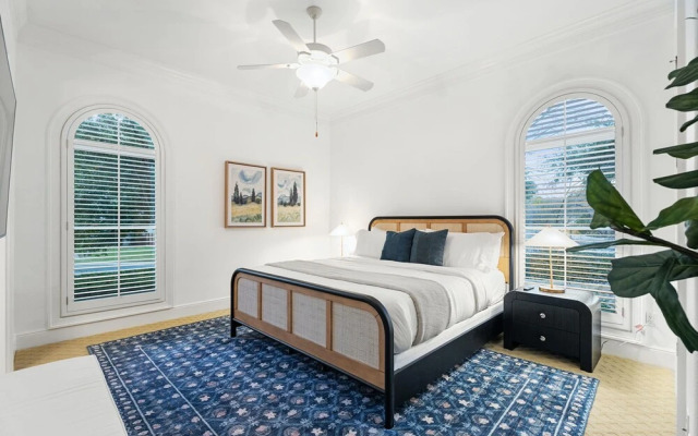 Chic & Secluded 4 Bdr in Desirable Tarrytown