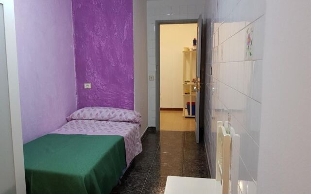 Low Cost Rooms Las Llaves 4