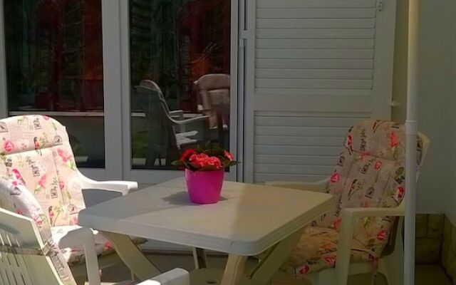 Pretty Apartment With Terrace on Island Rab