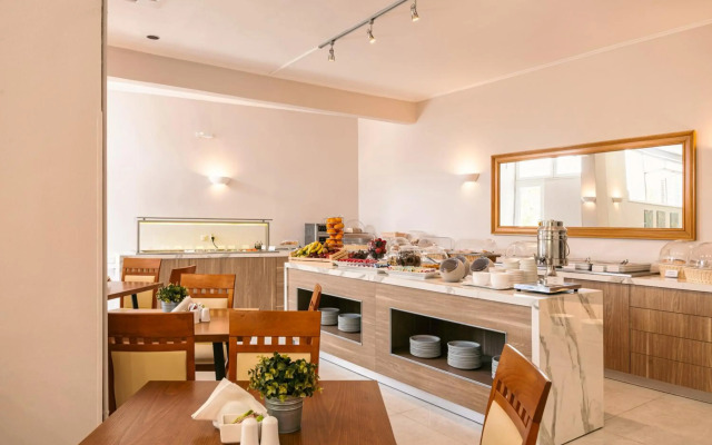 Danae Hotel