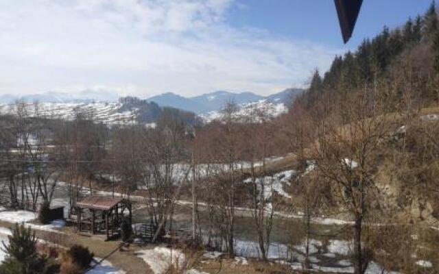 Gallery of Mountains Holiday Home