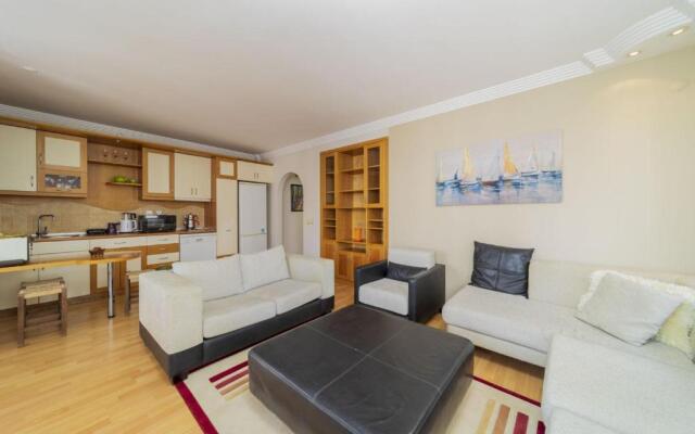 Cozy Flat With Balcony Close to Konyaalti Beach