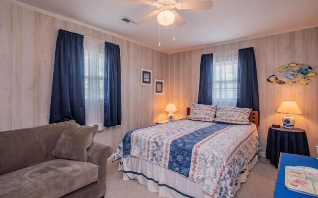 Dip Inn by Oak Island Accommodations