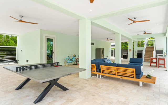 Emerald Oasis Lux Waterfront Gem Pool Kayaks