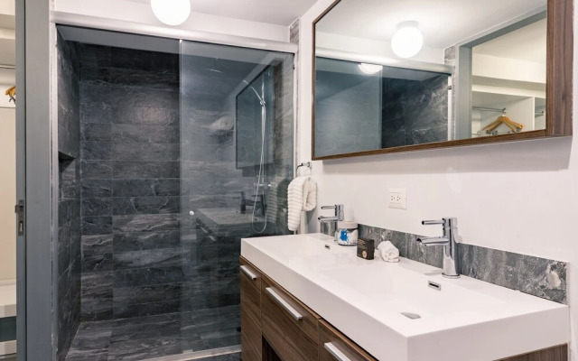 Casai Gorgeous 2 BR Apt With Rooftop