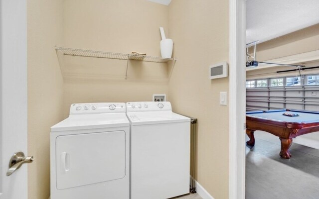 1471rolling 6 Bedroom Villa