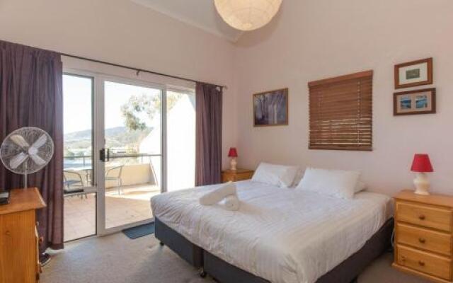 Cascades 13/3 Kurrajong Street