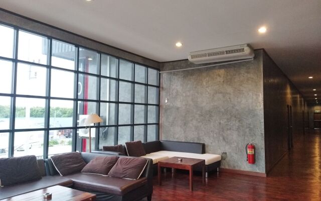 One Four Seven Hotel & Snooker Bar