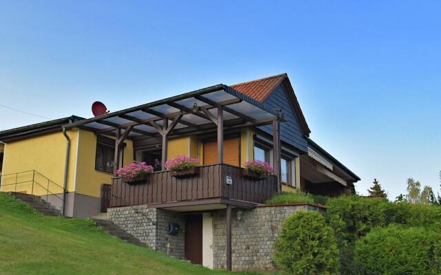 Cozy Holiday Home in Güntersberge with Lake View