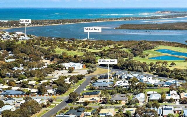 Wiltons Riverside- Sleeping 9, Pet friendly