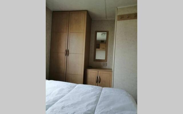 Beachside, Family-friendly, WiFi, 8 berth Caravan 133