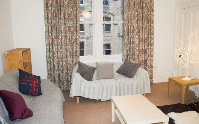 Spacious 3 Bedroom Flat in Marchmont