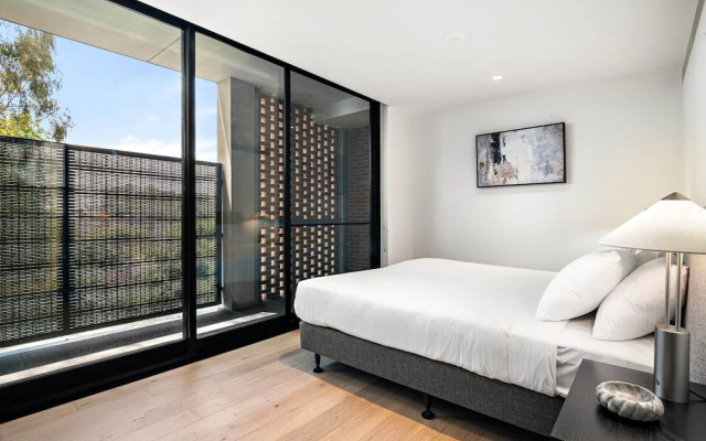 Stylish 3-bed Townhouse in Vibrant Fitzroy – Guest Rooms – Melbourne
