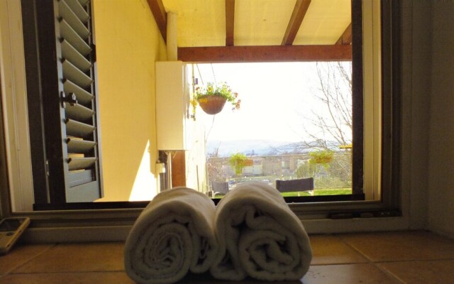 Apartment with One Bedroom in Jesi, with Wonderful Mountain View, Enclosed Garden And Wifi - 28 Km From the Beach