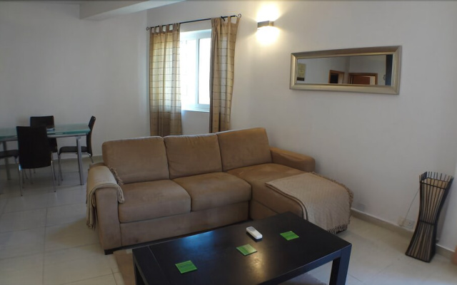 Eri Apartment E004