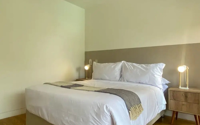 w Bright 2BR Duplex With Balcony in Barranco
