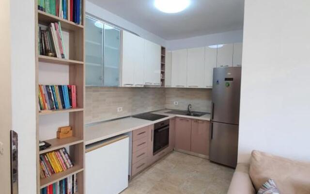 Cozy 1 Bedroom apartment near parks, cafes & restaurants