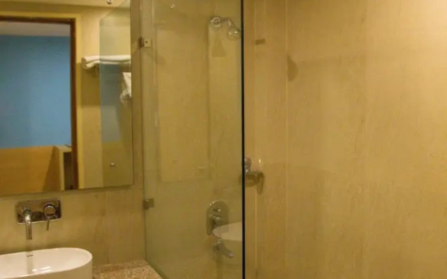 Four Leaf Service Suites