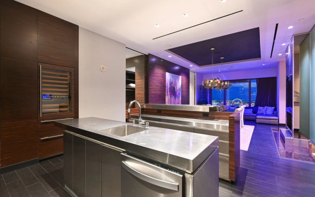 StripViewSuites at Palms Place Penthouses