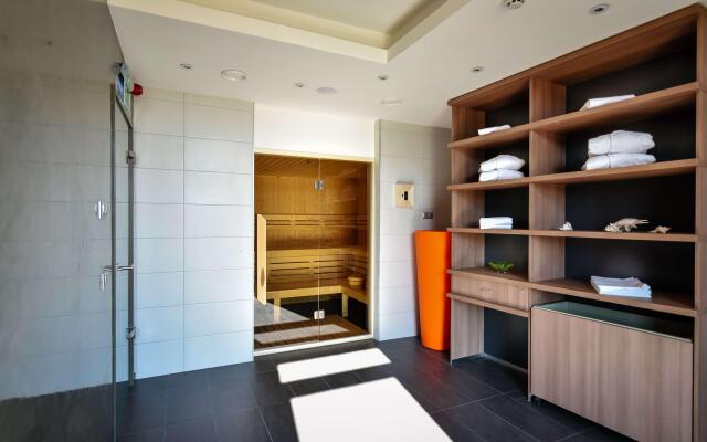 Best Western Plus Lakeside Hotel