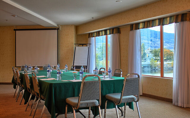 Holiday Inn Hotel & Suites Osoyoos by IHG