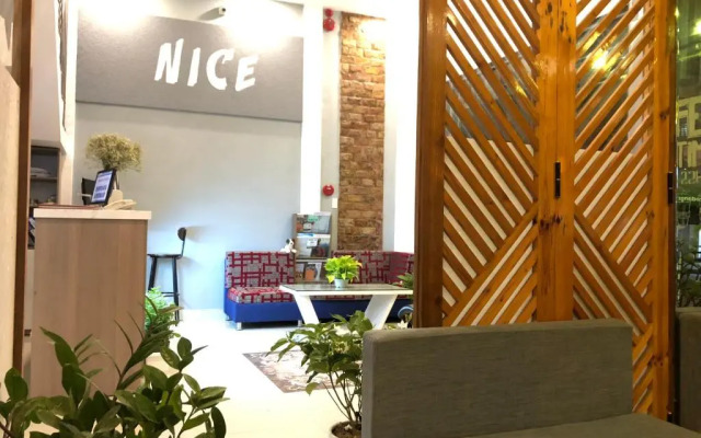 Nice Hue Hotel